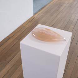 010_Christine-Lederer_CANDY-DREAMS_Kunstverein-Rosenheim_2024_Foto-©-Leonie-Felle